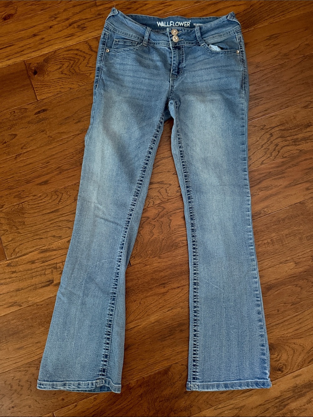 WallFlower The Luscious Curvy Flare Jeans in Blue Size 7 Like New